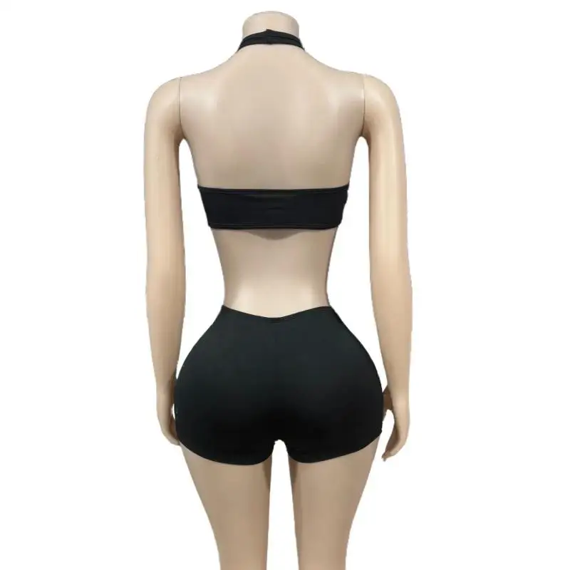 شورت بذلة قصيرة أنيقة على الطراز القوطي العصري لعام 2025 برقبة متقاطعة معلقة، بدون حمالات، مقاس نحيف