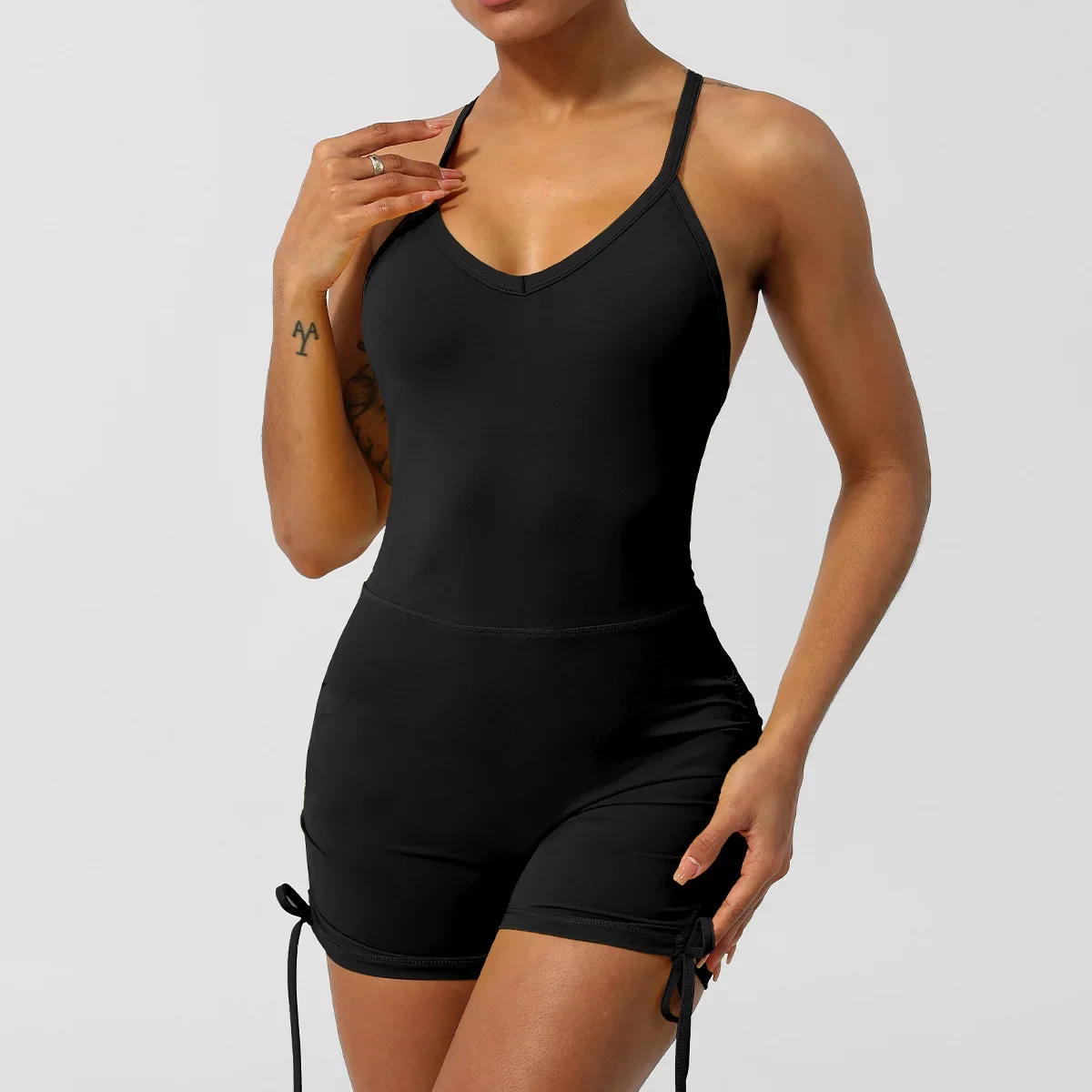 Crossover Back Yoga Wear V Neckline Tight Shorts Sleeveless Jumpsuit Gym Oddychająca, szybkoschnąca odzież do ćwiczeń z wkładkami do biustonosza