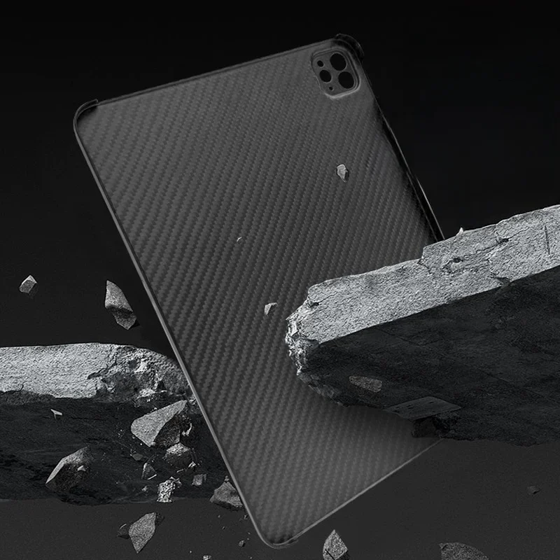 Suitable for iPad. Made of forged carbon fiber. Resistant to bending, lightweight and shockproof.