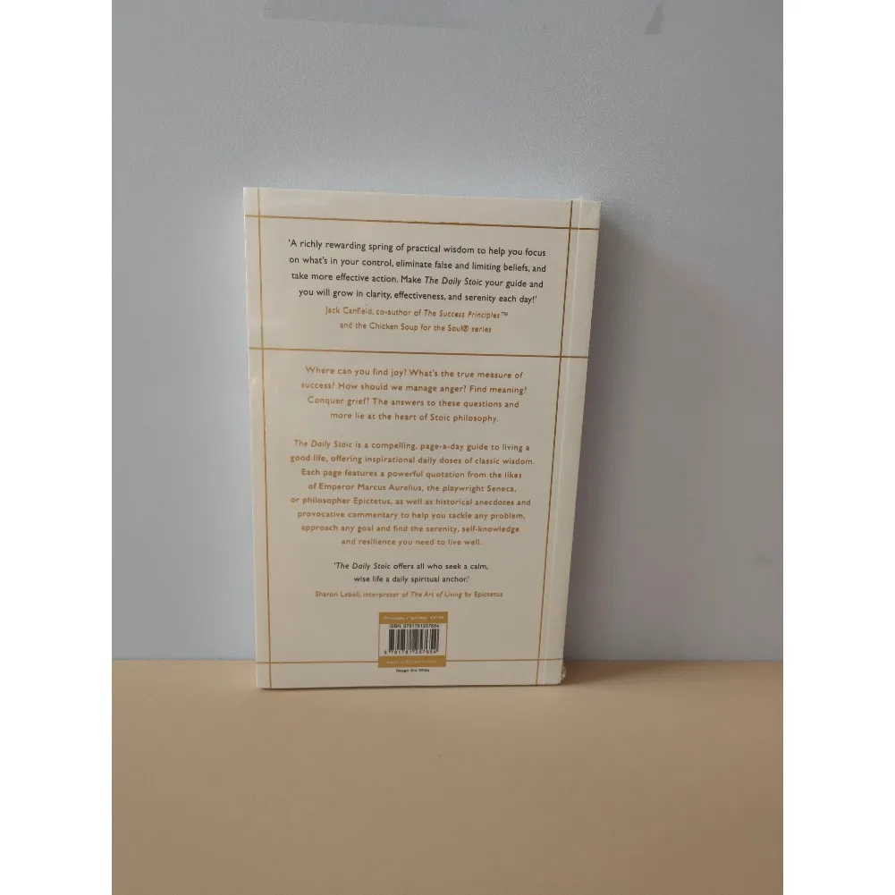 The Daily Stoic بقلم Ryan Holiday 366 Meditations on Wisdom Perseverance and the Art of Living Book Libros