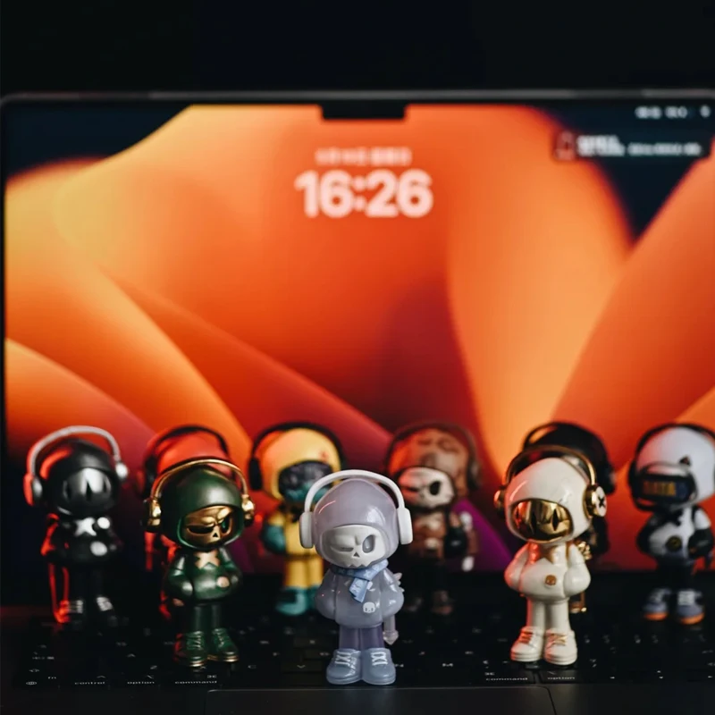 

Mr. Bone V2 Blind Box Time Travel Series Surprise Box Customized Action Figure Birthday Gift Mystery Box Decoration Toy Gift