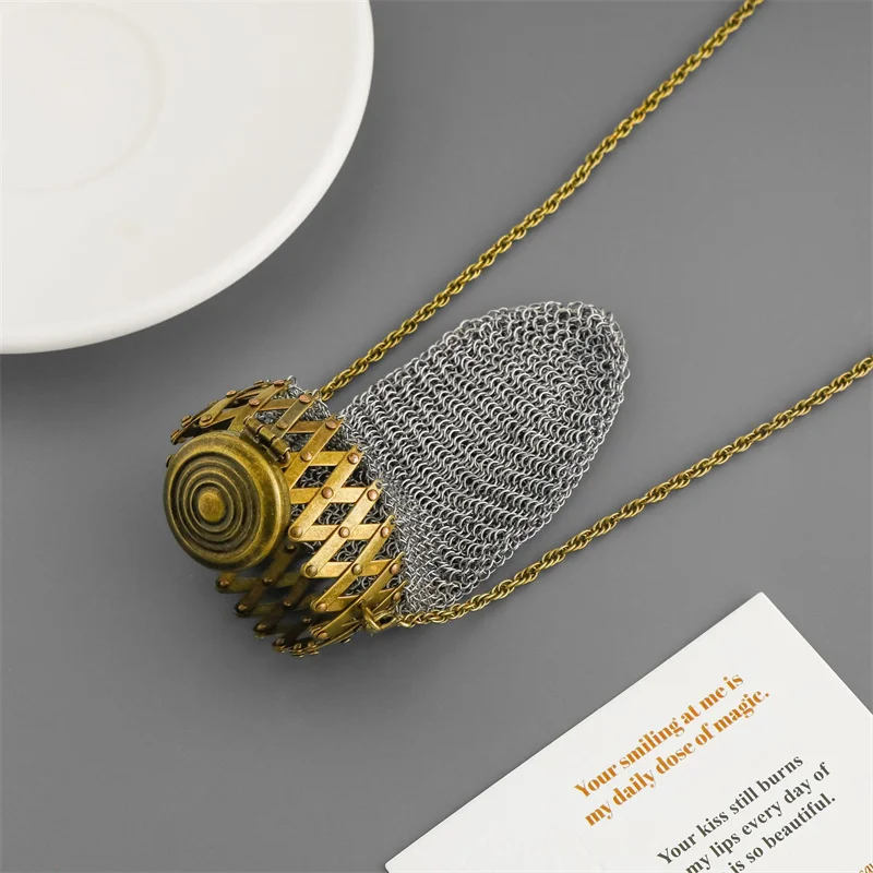 Vintage Mesh Lock Armor Bag Pendant Necklace for Women Fashion Elegant Suitable for Lipstick Headphones Shopping Accessories