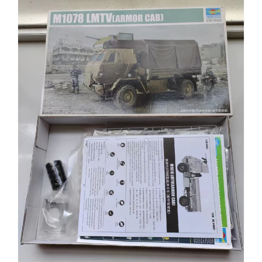 

Trumpeter 01009 1:35 США M1078 LMTV Грузовой тактический грузовик с доспечевой кабиной Автомобиль Пластиковая сборная модель Комплект Военная строительная игрушка