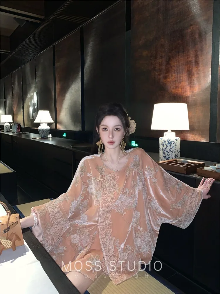 A new Chinese-style heavy industry velvet embroidered slanted and skirt set for women