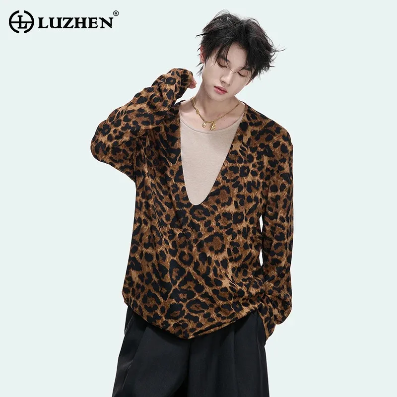 LUZHEN 2026 Leopard Print V-neck Fake Two Piece Design Long Sleeve T-shirts Men's Fashion Handsome Embroidery Letter Tops JY8197
