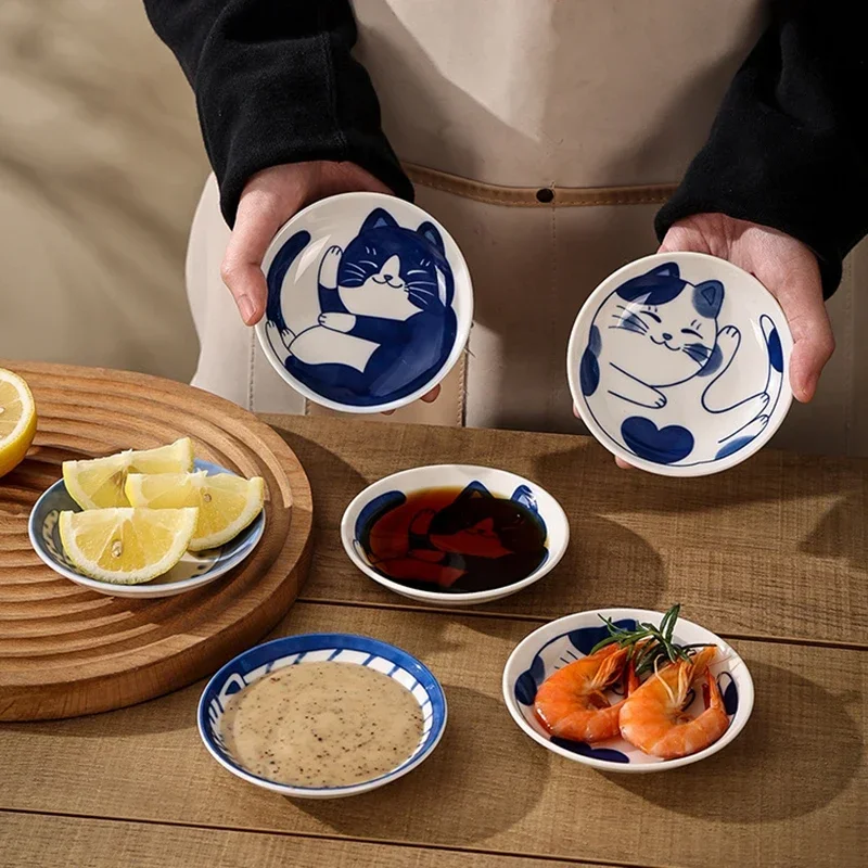 4pcs Ceramic Sauce Dishes Spice Plate Tableware Japanese Style Ceramic Mini Dishes Creative Cute Cartoon Lucky Cat Sushi Plate