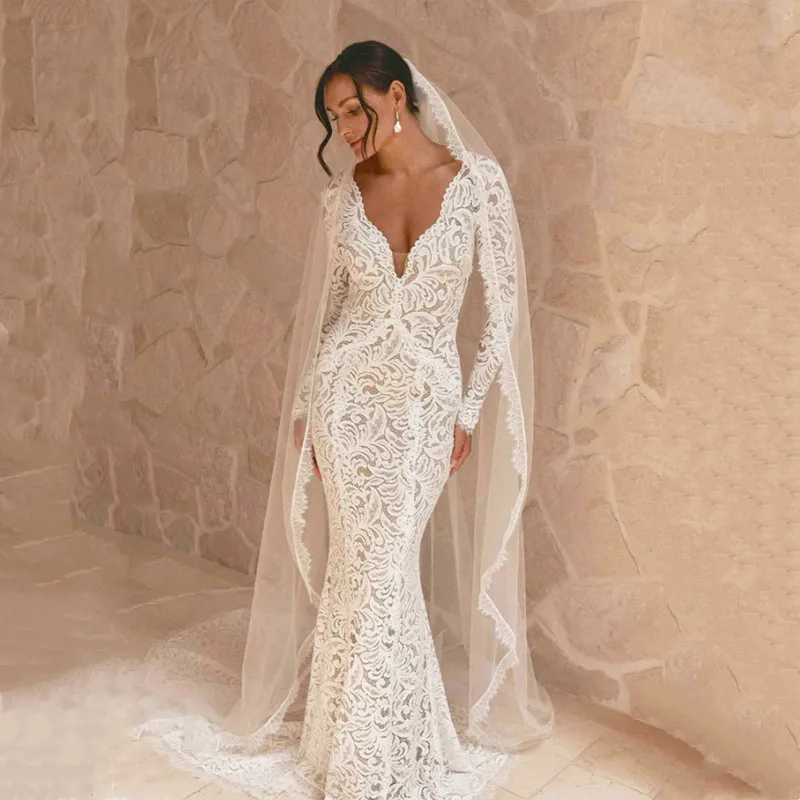 カスタマイズされたボヘミアン風アイボリーレースアップリケウェディングドレス、イリュージョンロングスリーブ、セクシーなVネック、プリーツ、オープンバック、ブライダルガウン、コートトレイン