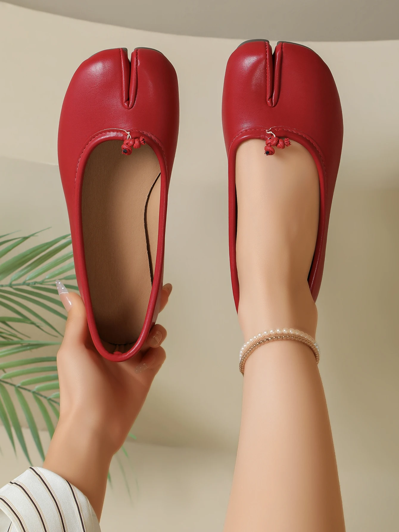 Brandneue Damen-Slipper mit geteiltem Zehenbereich, Tabi-Flats, aus weichem Leder, zum einfachen Anziehen, Ballerinas, bequem, für den Alltag, lässig, Loafer, Übergröße 43 – Detail 37