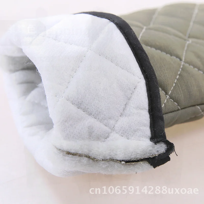 

Yellow Canvas Fire Retardant Anti-Scalding Oven Gloves for Kitchen Modern Minimalist Grid Pattern Cotton Baking Gloves in