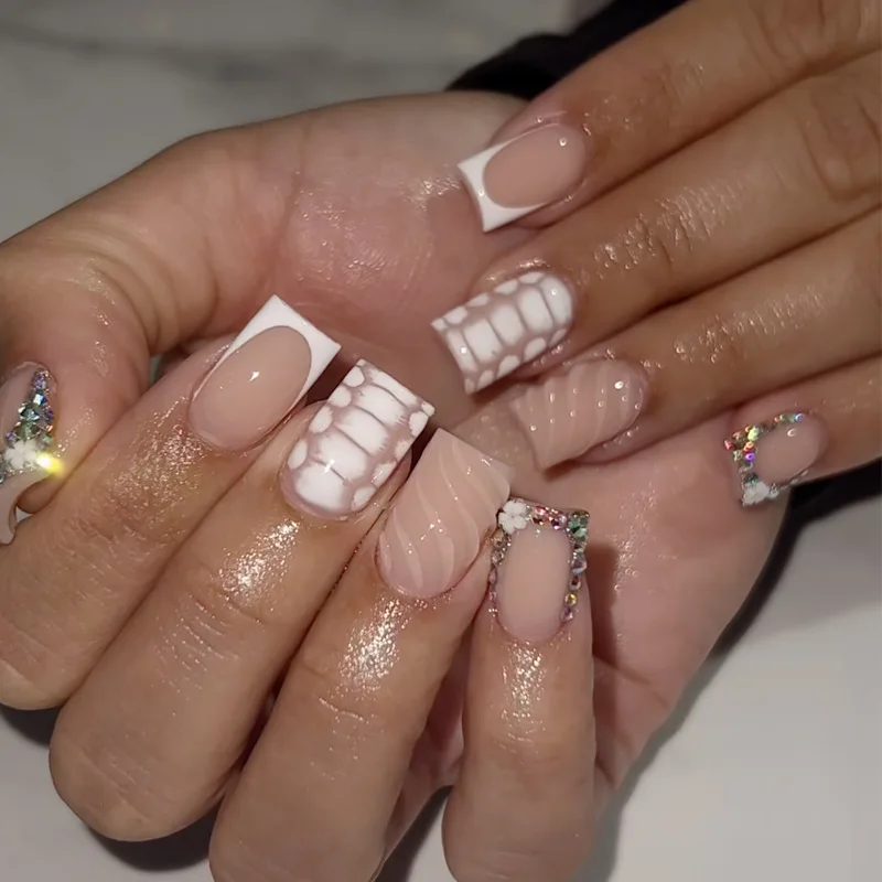 

24Pcs Mid-length Square French Press on Fake Nails 3D Flower Rhinestone Design False Nails White Pattern Wearable Manicure Tips