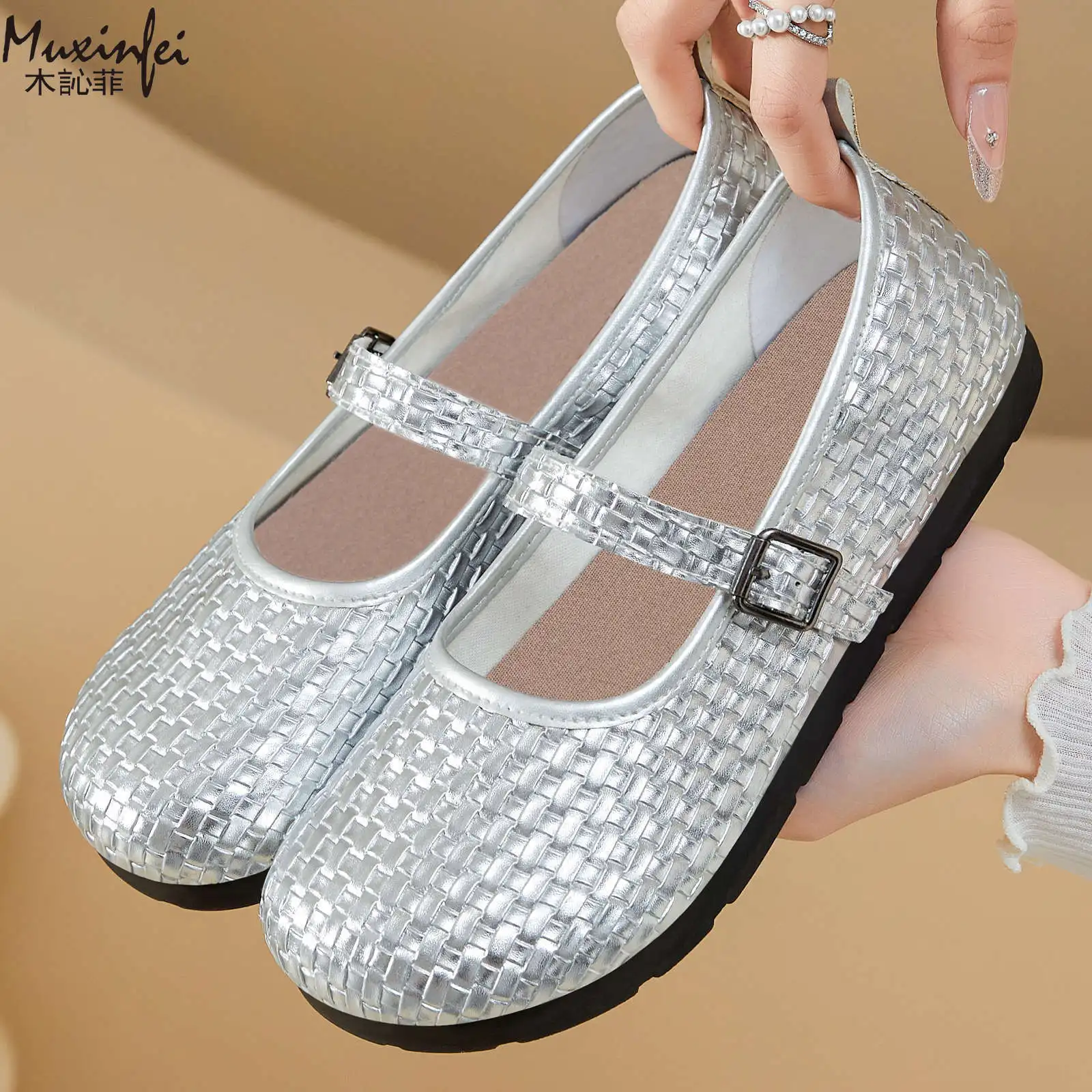 

Новые женские туфли Мэри Джейн на одной пуговице из серебристой ткани, весна 2026, корейский стиль, удобные, с серебристой сеткой