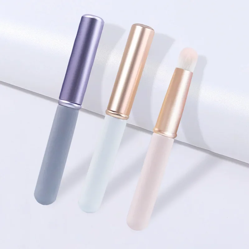 Single Portable Lip Makeup Tool Lipstick Smudge Brush Soft Bristle Round Tip Short Lip Brush with Metal Dust Cover