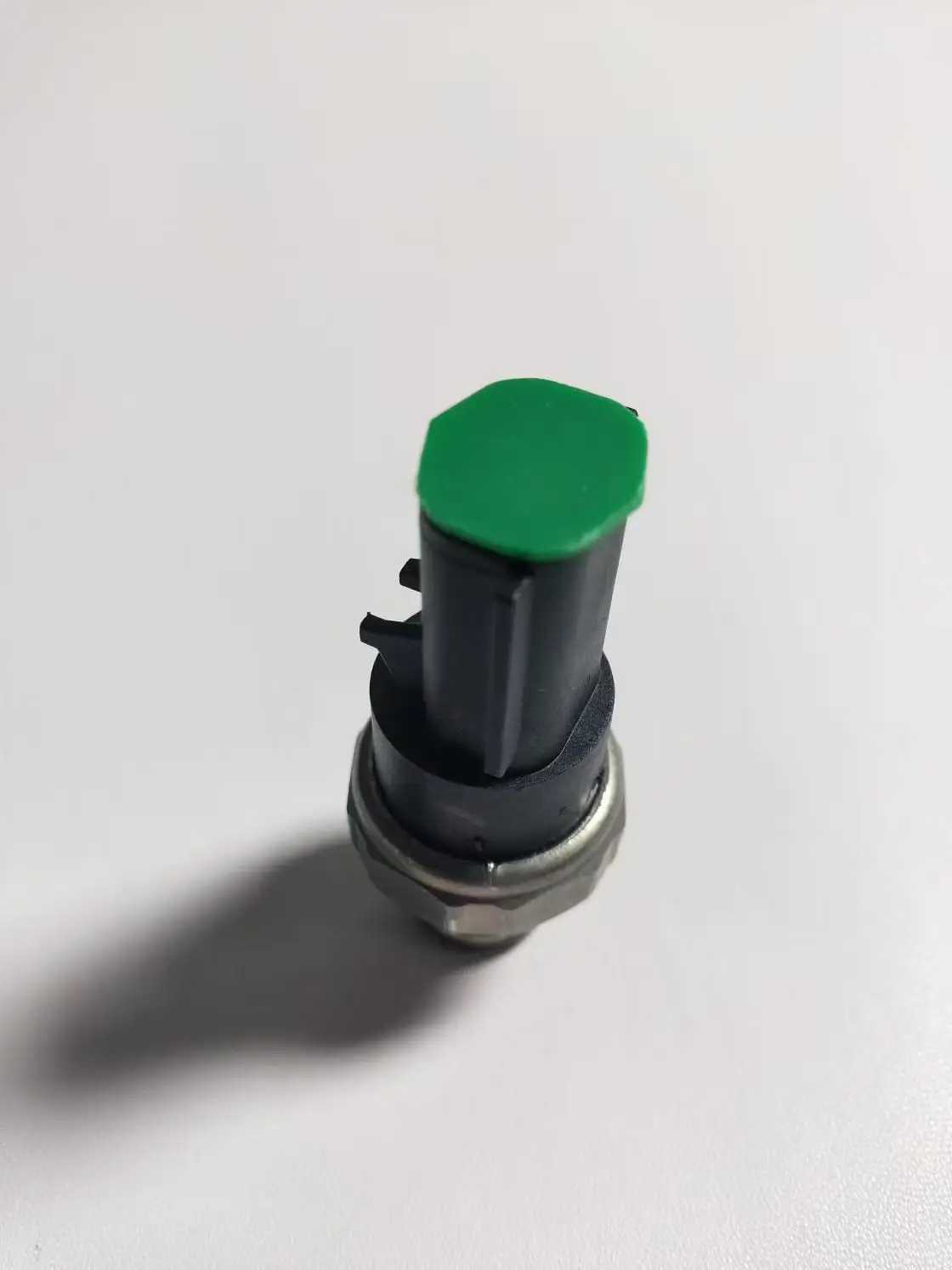 FIT FOR OIL PRESSURE SWITCH IN OIL FILTER HOUSING FOR Neon, Pt Cruiser 4707670AB