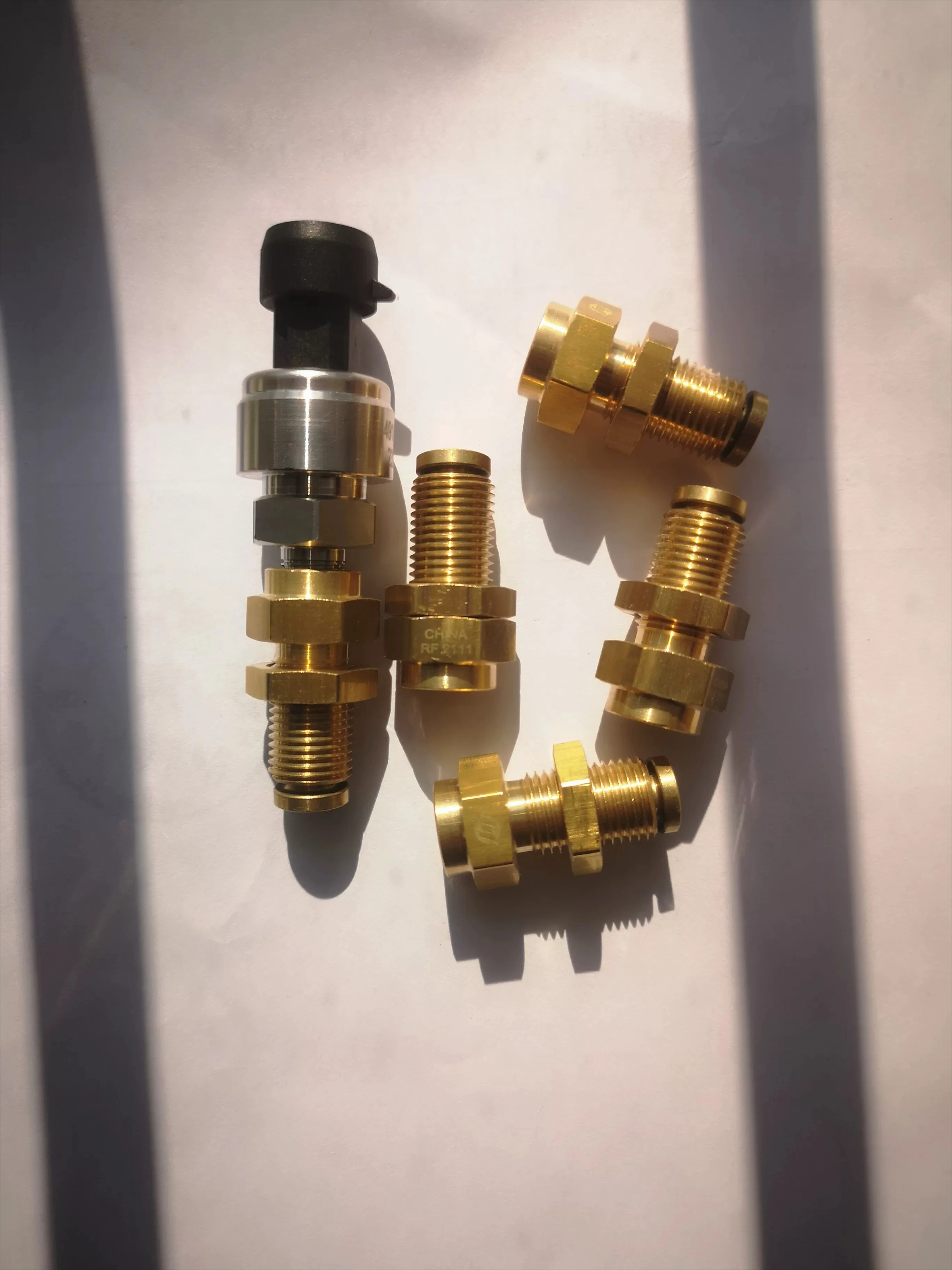 1pcs Air compressor 39461868 pressure sensor quick connector 23453095 adjacent connector original factory