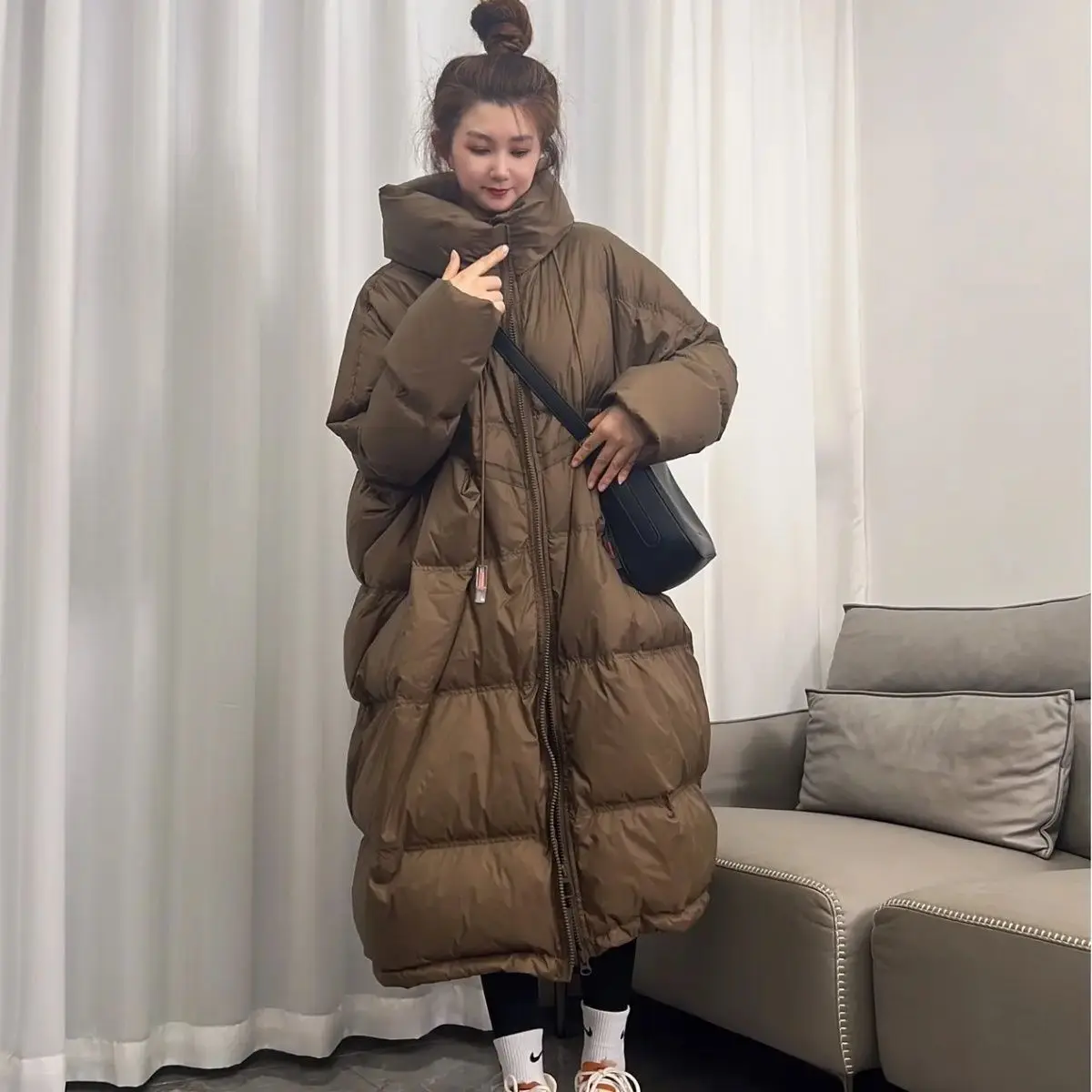 2024 European Winter Fashion New Women\'s Oversized Down Jacket Loose Commuting Leisure Windproof Hoodie White Duck Down Parkas