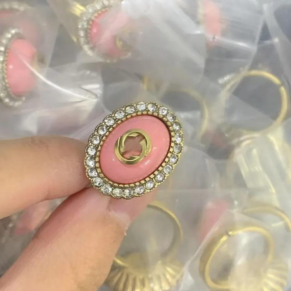 2025 Nuevo anillo clásico de moda vintage de alto sentido regalo de vacaciones