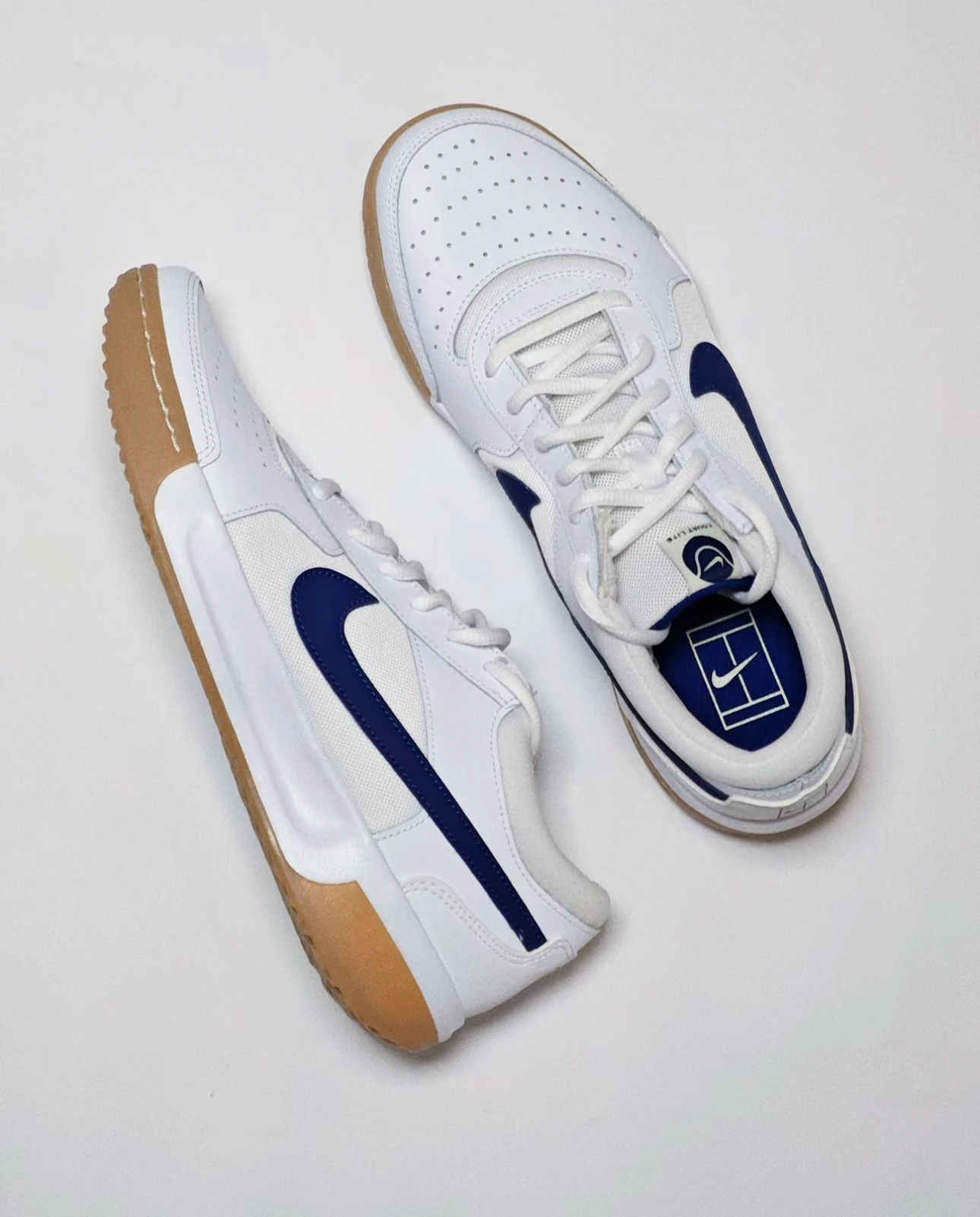 

Nike Comfortable Shock Absorbent Anti Slip Breathable Low Cut Tennis Shoes for Men White and Blue