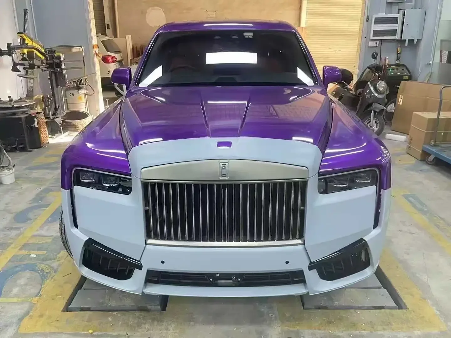 مناسبة لترقية رولز رويس من 24 كولينان إلى 25 كولينيان