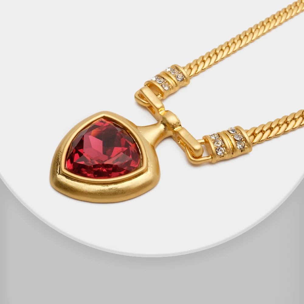 

Amorita Boutique Heart Shape Pendant Rhinestone Necklace Vintage Jewelry Gold Color Tone Link Neckalce