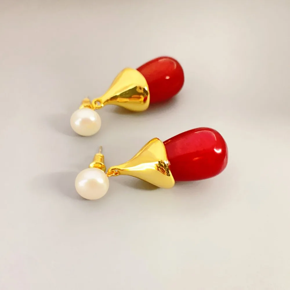 

2026 Classic Elegant New Year Fashion Red Agate White Freshwater Pearl Retro High-end Niche Earrings for Women Luxury Designer