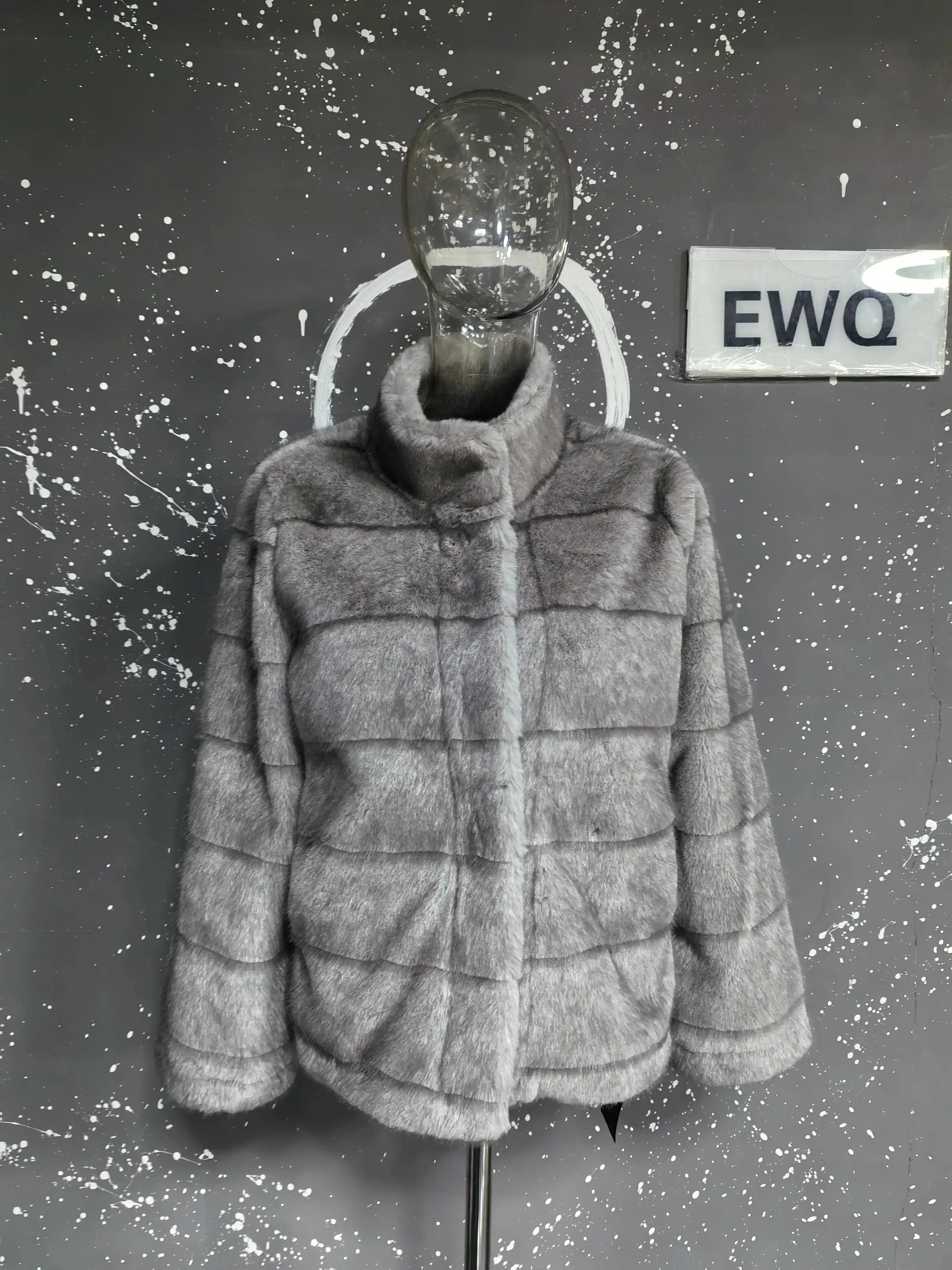 [EWQ] معطف فرو منك صناعي بأكمام طويلة بتصميم عتيق معطف فرو دافئ منفوش ومشعر وناعم للشتاء سترة جديدة تناسب الجميع ملابس خارجية فضفاضة 16O84