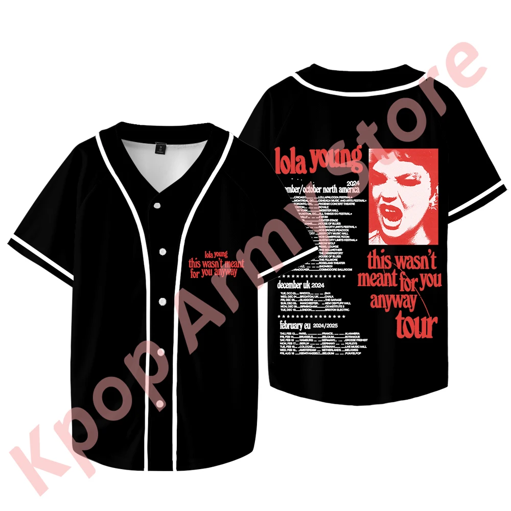 سترة بيسبول Lola Young Tour Merch تي شيرت بشعار جديد تي شيرت للجنسين كاجوال هيب هوب برقبة على شكل حرف V وأكمام قصيرة