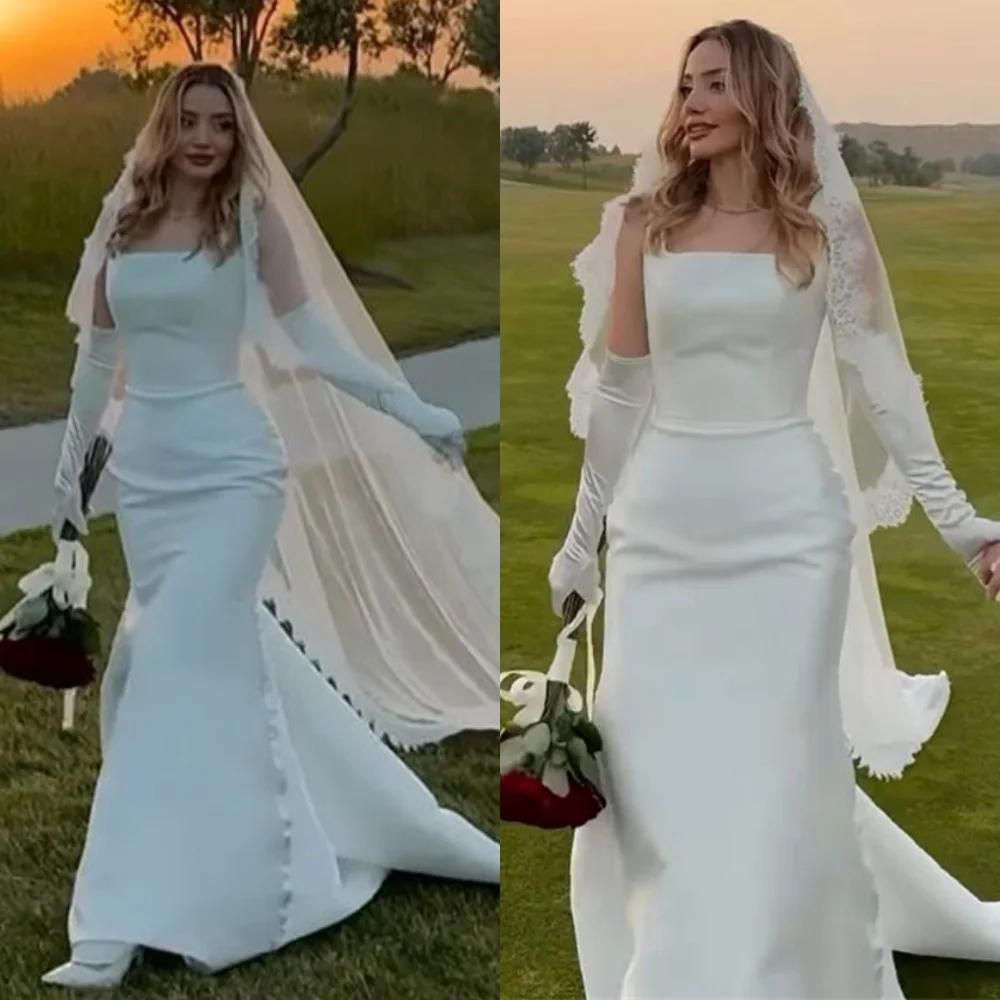 맞춤 제작된 고급스러운 화이트 새틴 웨딩드레스, 우아한 스퀘어 넥, 탈부착 가능한 긴 소매, 머메이드 스타일