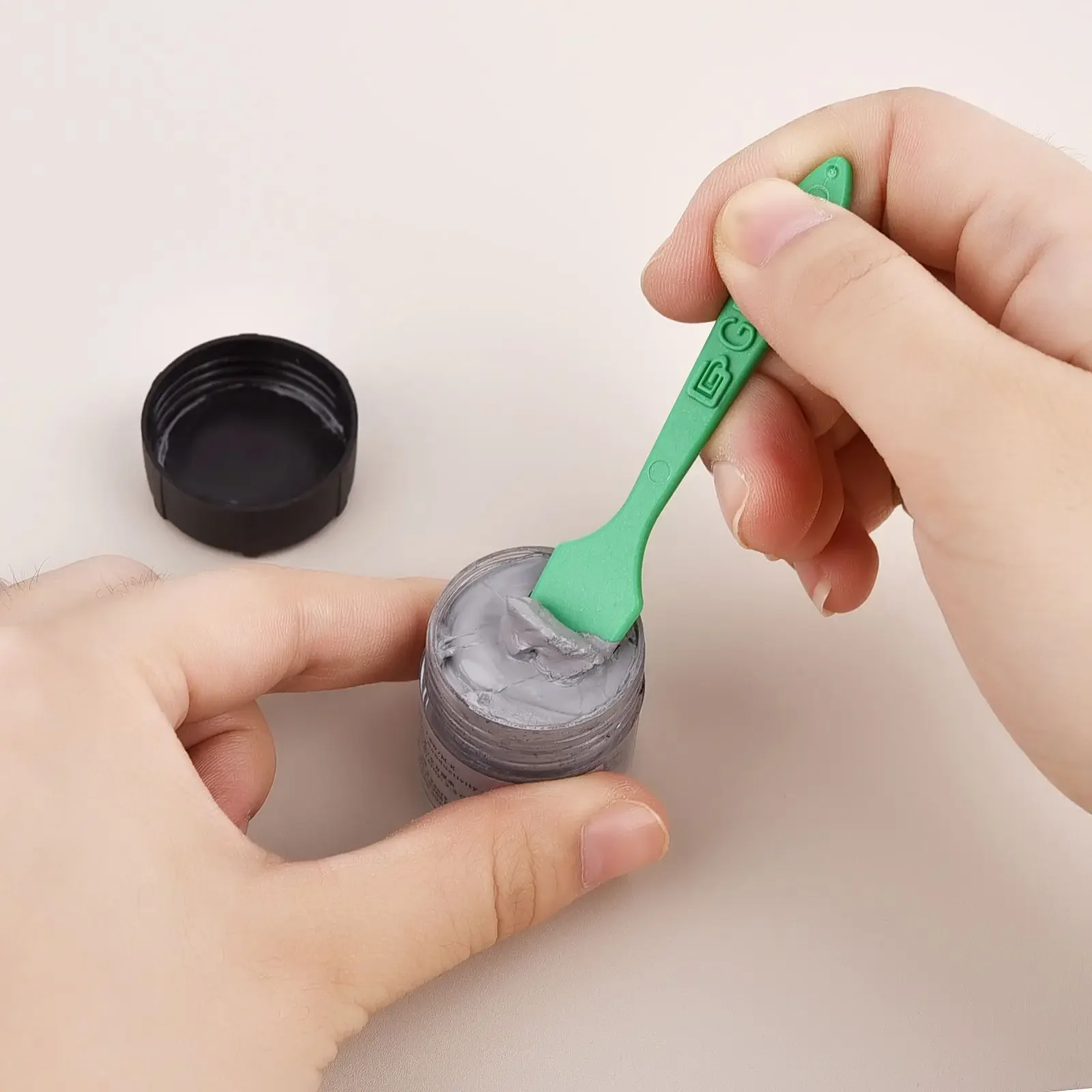 1/3/7/15/30 جرام رمادي GD-2/GD007 معجون حراري موصل المبرد الجص لزج لاصق الغراء لرقاقة VGA RAM LED IC برودة