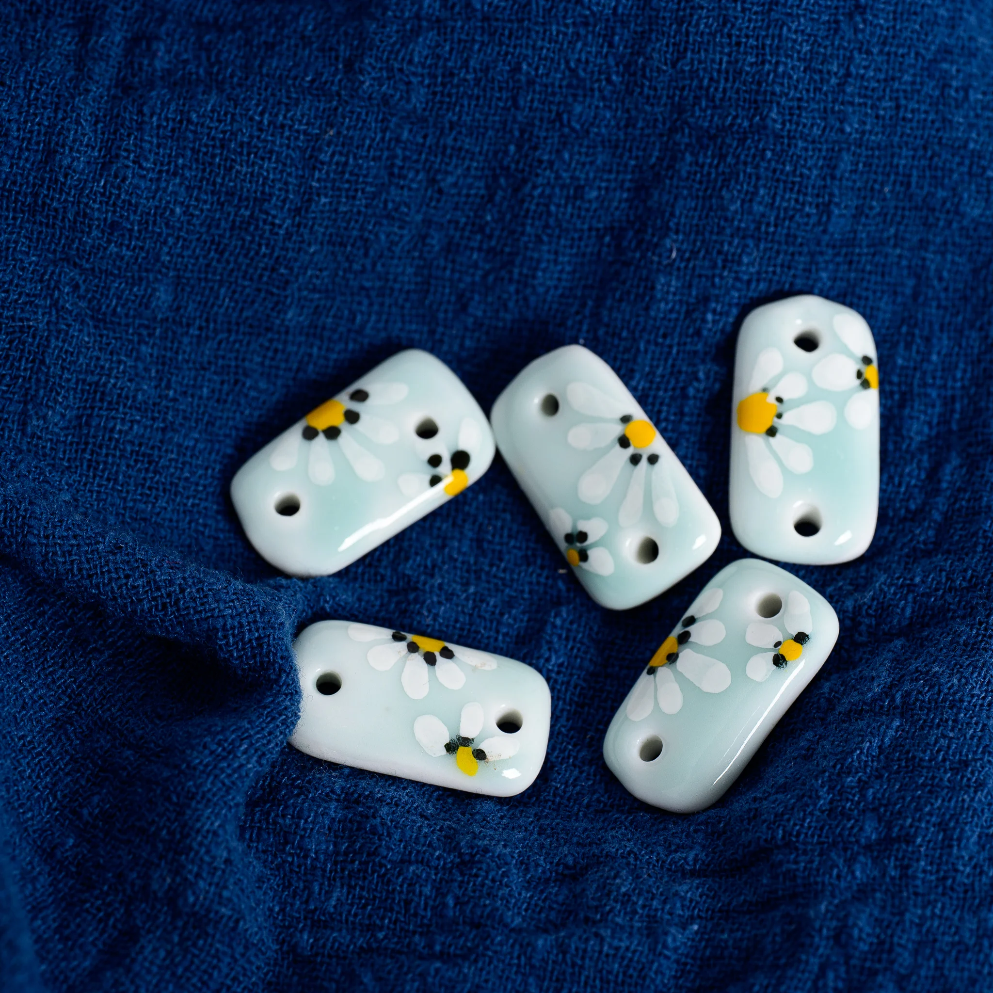 5pcs Hand-painted Daisy Ceramic Beads Rectangular 2-Hole Spacer Connectors Mint Green Floral Charms for DIY Bracelet Jewelry Mak