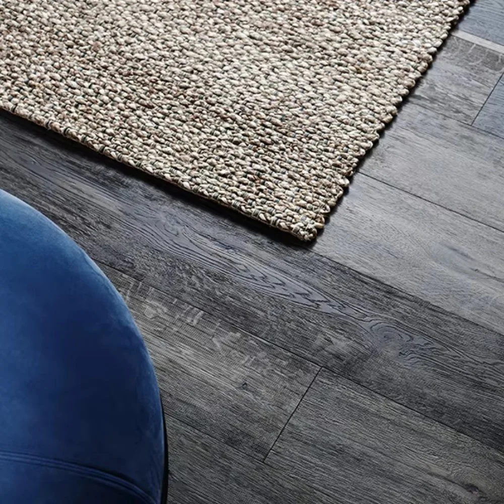 Piso de madera de ingeniería multicapa flotante de roble de 8mm para dormitorio versión personalizada