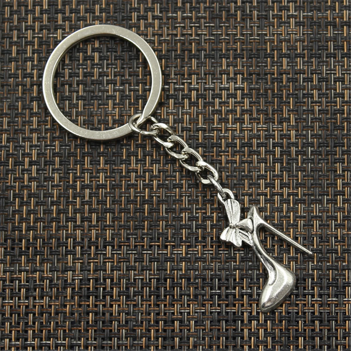 Fashion Keychain 31x21mm High Heels Shoes Silver Color Pendants DIY Men Jewelry Car Key Chain Ring Holder Souvenir For Gift