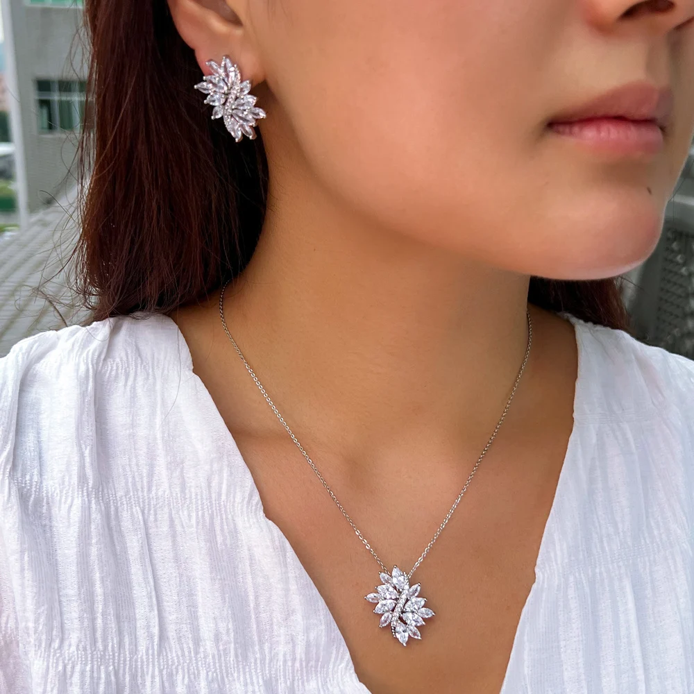 CWWZircons Delicate White Cubic Zirconia Women Big Leaf Necklace Pendant and Earring Sets Wedding Bridesmaids Jewelry Gift T050