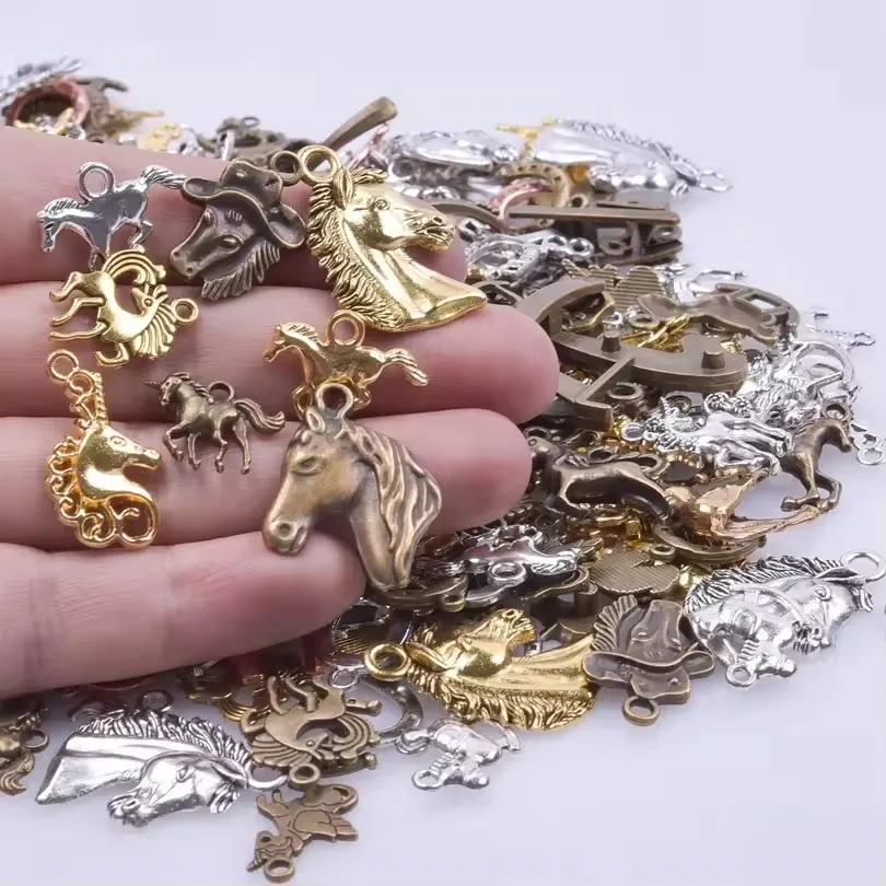 30/50 sztuk Charms z latającym koniem Lucky Horseshoe złoty kolor kucyk antyczny brąz mieszane wisiorki DIY ustalenia tybetański ręcznie robiona biżuteria