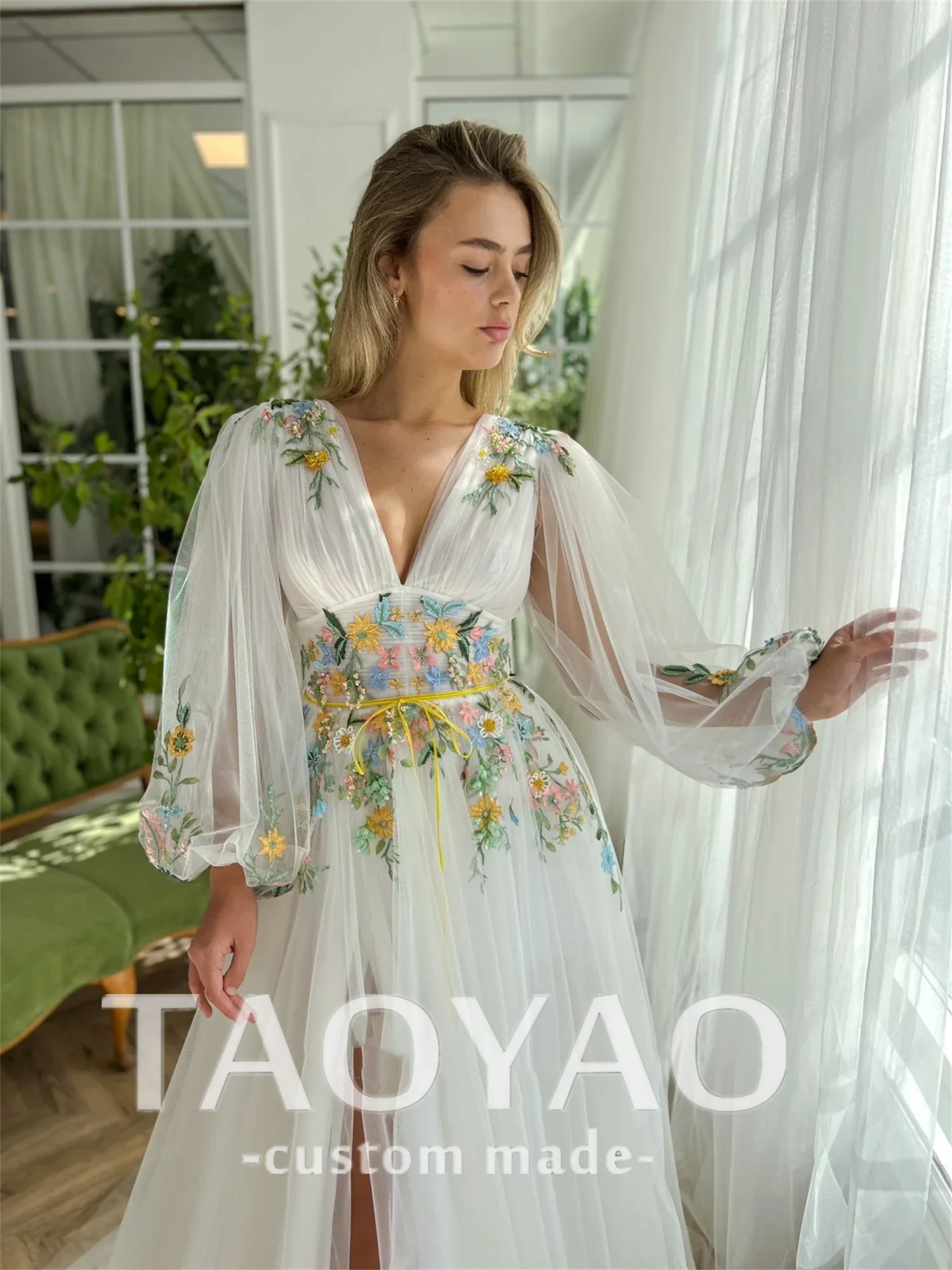 Lucy Wedding Party Floral Embroidery Flower Applique Line A Dress White Fashion V-Neck Summer Dresses 2024 Ball Gowns Evening