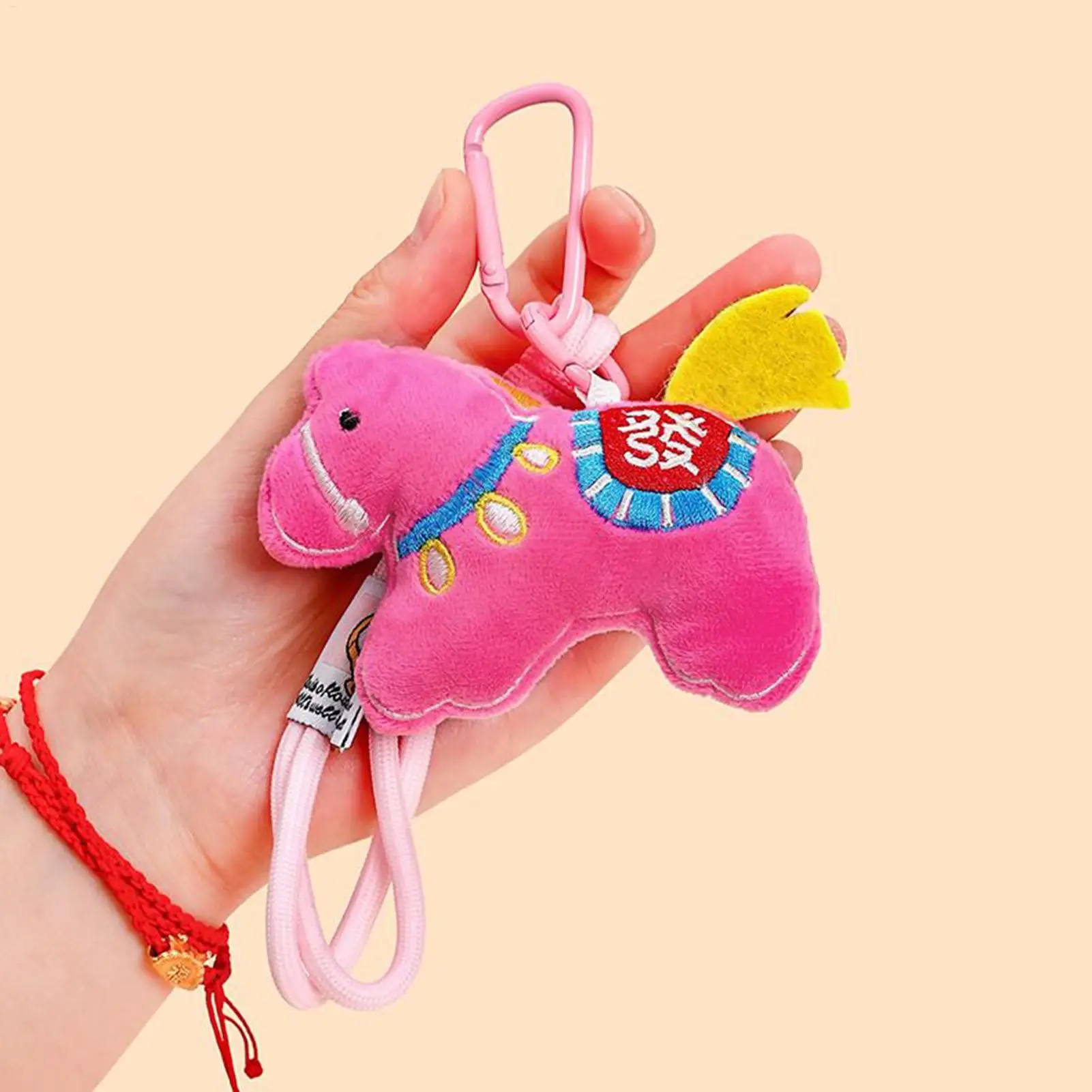 ตุ๊กตาม้า พวงกุญแจม้า ของตกแต่งแขวนรูปม้า ตุ๊กตาม้านำโชค ปีม้า จี้น่ารัก ของประดับกระเป๋าเป้ พวงกุญแจ