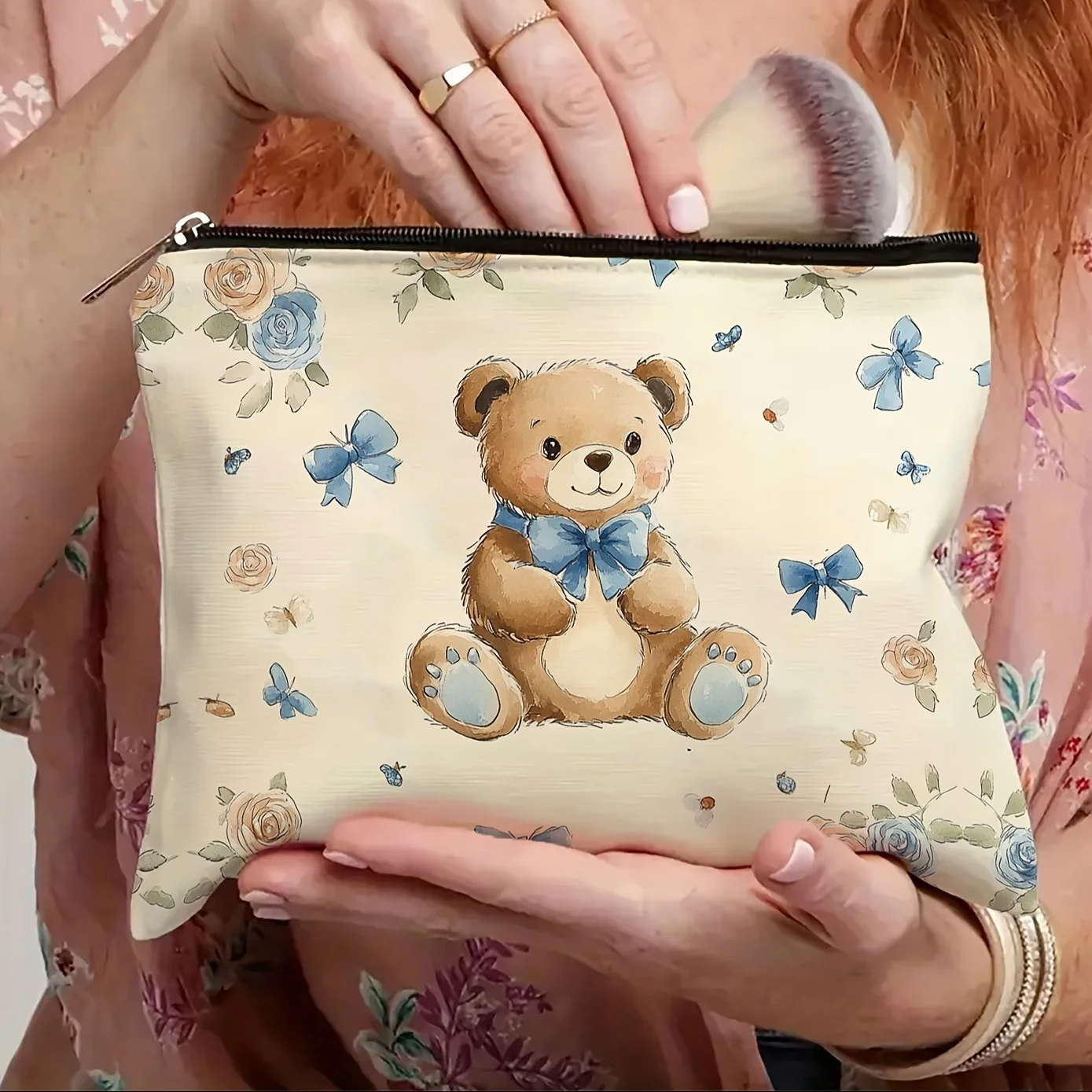 꽃무늬 파란색 리본이 달린 매력적인 만화 곰 메이크업 가방 - 다기능 지퍼 파우치, 보석 보관 가방, 완벽한 여행용 지퍼백