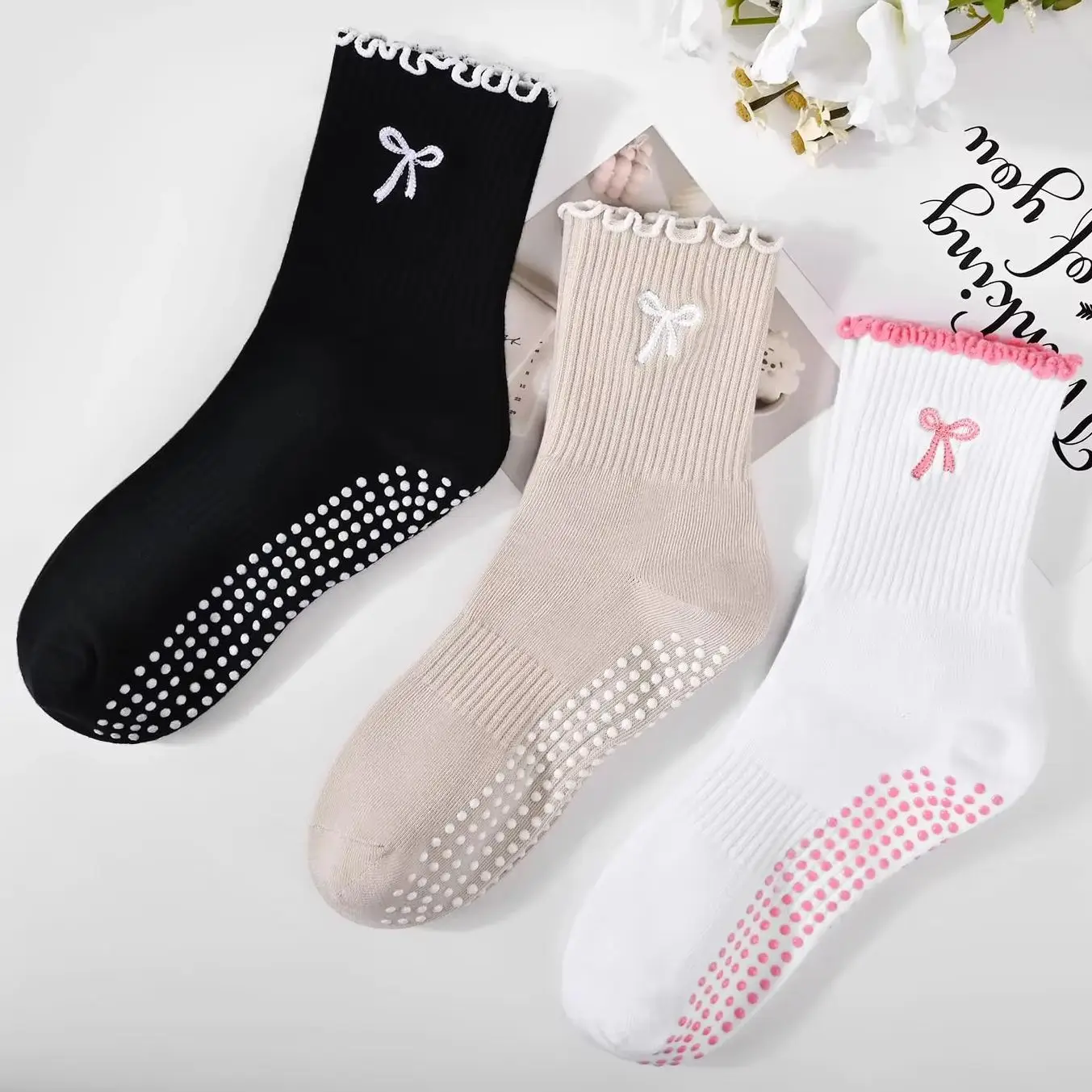 

3 пары противоскользящих носков для пилатеса, дышащие носки для йоги из чистого хлопка, высокоэластичные носки до середины икры, впитывающие пот.