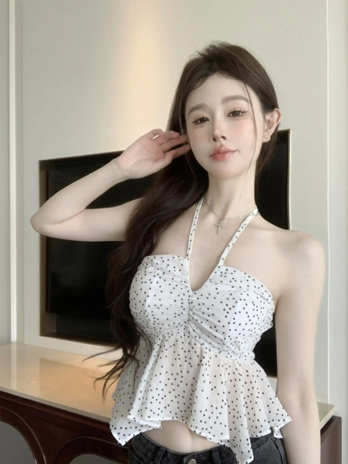 

Sweet and Simple Polka Dot Halter Neck Suspender Design Feel Irregular Folds to Make You Look Slim and Navel Top for Women