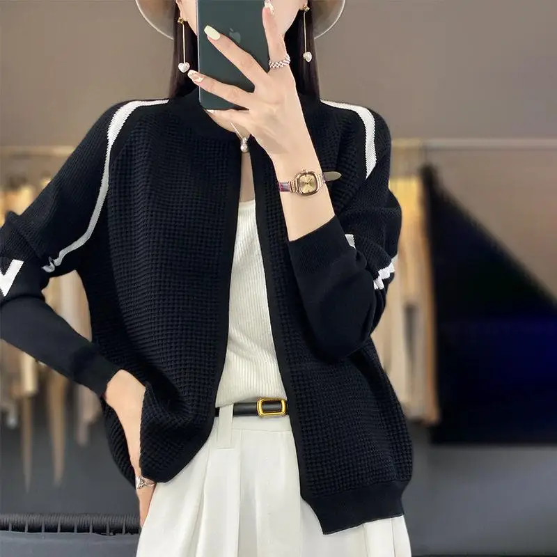 

2023 Autumn Loose Fit Color Block Long Sleeve Women's Knitted Cardigan Baseball Style Casual Outerwear Trendy Top