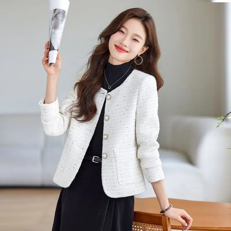 

Ele round Ne ort Jaet 2025 New Autumn Faion Women's irt Perfume Sle Quali ature Top Ladies' Coat