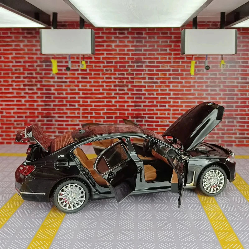 1:24 BMW THE 7 760LI coche de aleación de Metal de limusina grande, modelo de coche con sonido y luz, juguete extraíble, decoraciones interiores, juguete para niños