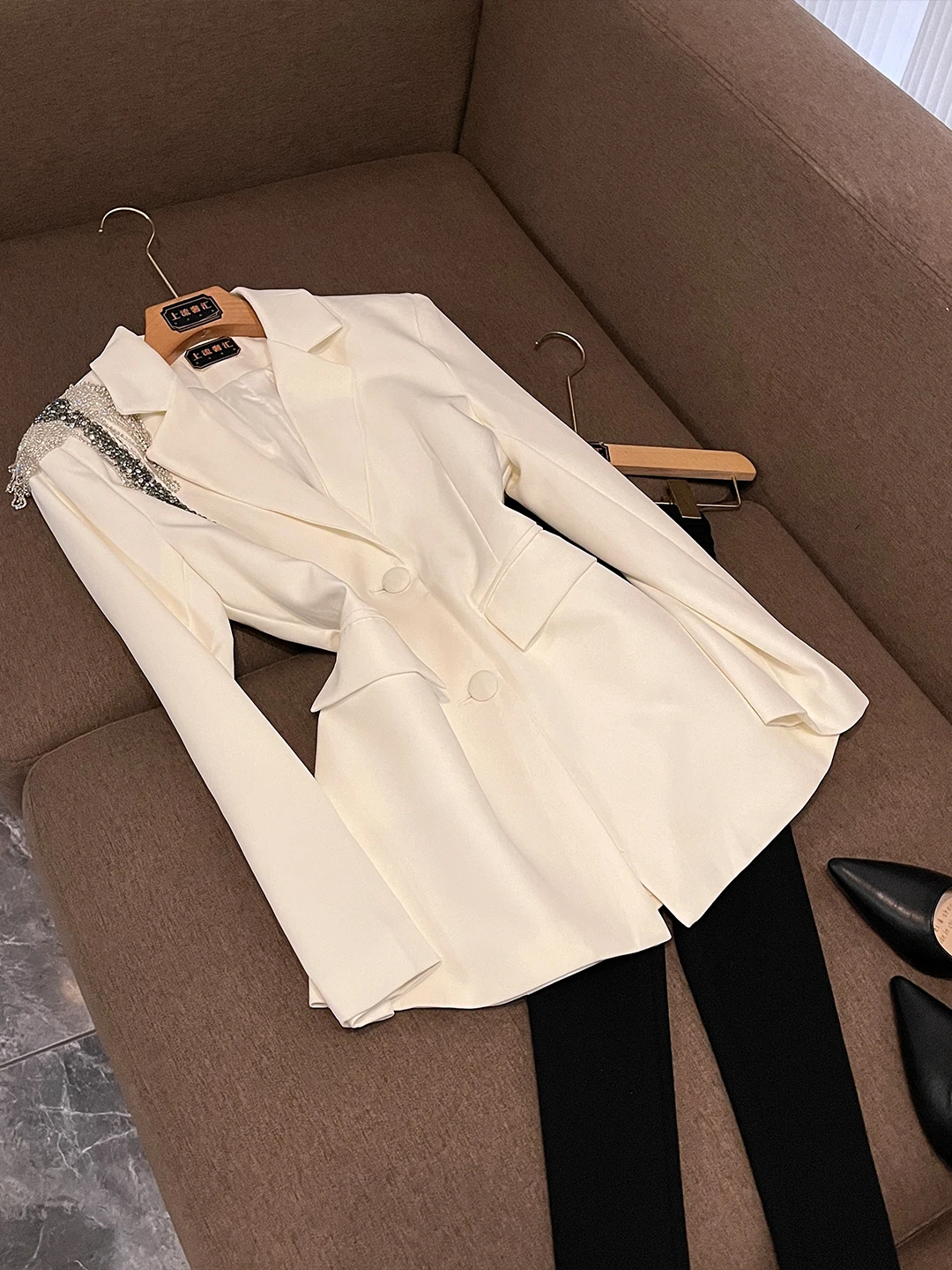 

Ele Slim Fit Diamond Embellied Роскошный женский костюм с застежкой на талии Jaet для офиса Long Sve с классическим воротником