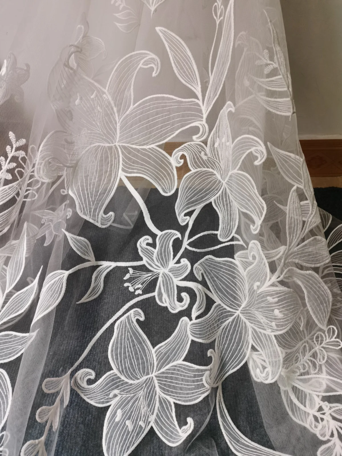 High Quality Embroidery Flower Lace Fabric Organza Laster Cutting Flower for Wedding Dress Fabric 2024 Sell by Yards