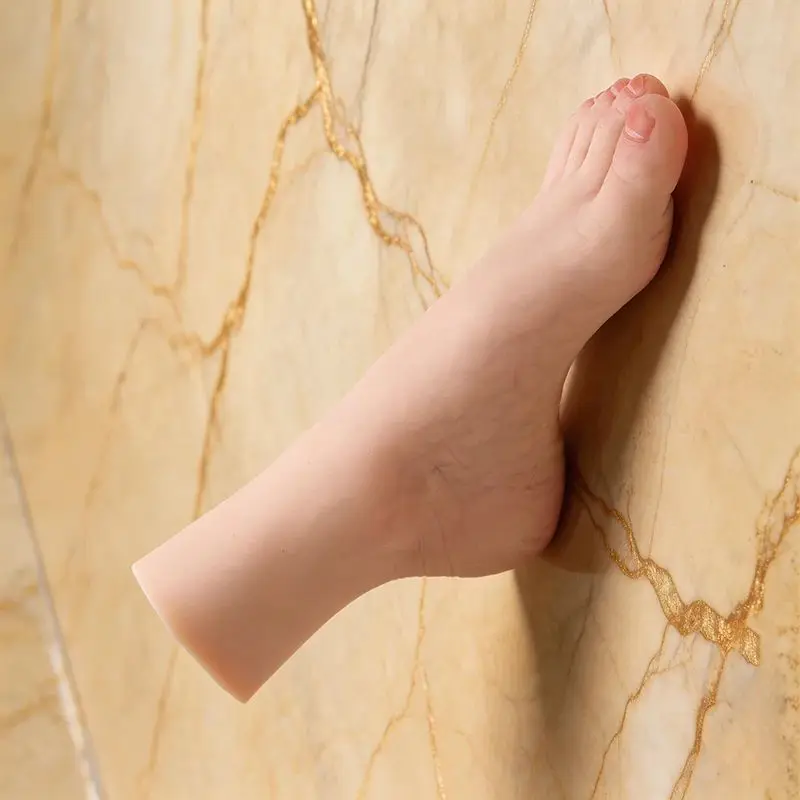 

Small Fake Platinum Silicone Foot Model J3301 Simulation Mannequin with Wrinkle Soles And Nail Art for Fetish Shoes Display Prop