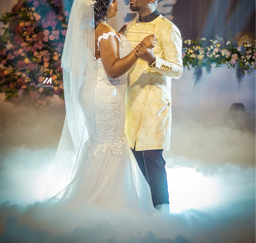 ロマンチックマーメイドプラスサイズのウェディングドレスセクシーなチュールフロアレングスストラップレスブライダルドレスノースリーブアップリケ2025無料カスタマイズ