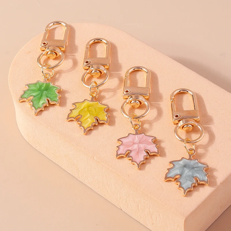 여성용 에나멜 캐나다 메이플 리프 키체인, 여아용 자동 - Women'S Accessories Canada 리뷰 및 가격