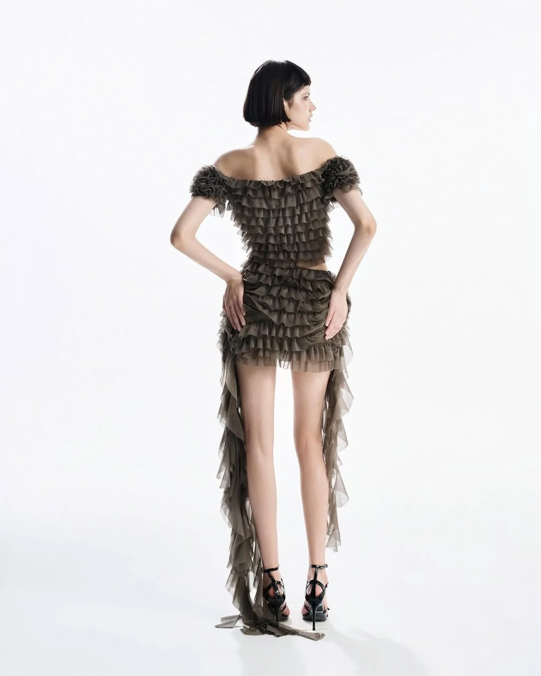 Vestido feminino sexy de tule com babados e ombro de fora, design em camadas e saia fluida para ocasiões especiais, roupa de noite, duas peças