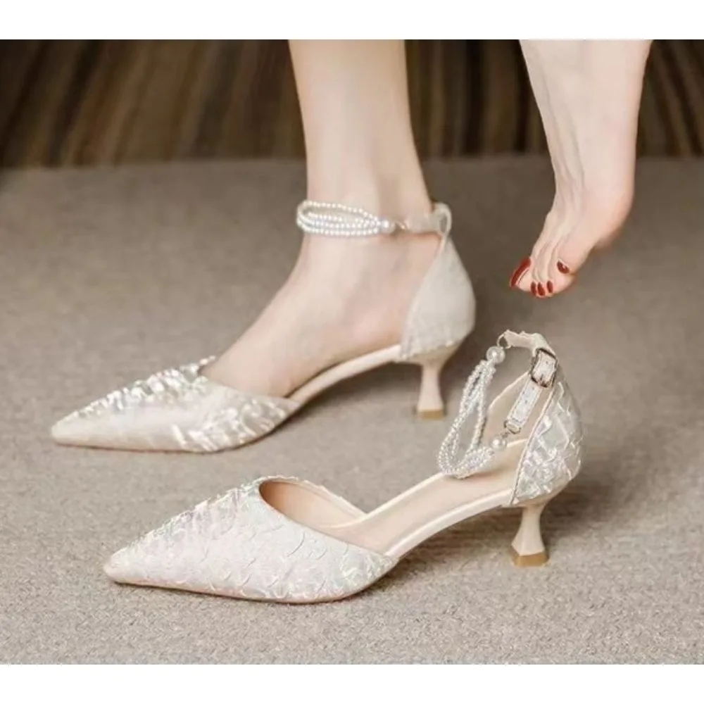 

Новые летние модные туфли с острым носком и жемчугом, женские туфли на высоком каблуке, сексуальные женские босоножки для банкетов, белые женские туфли