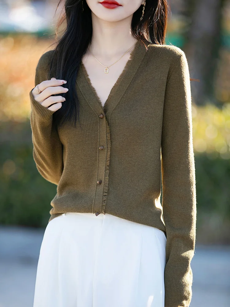 

Women's NEW Wool V-knit Cardigansweater V-neck Long Sleeved Solid Color Tassel Collar Women's Outerwear Fashionable Top 2025