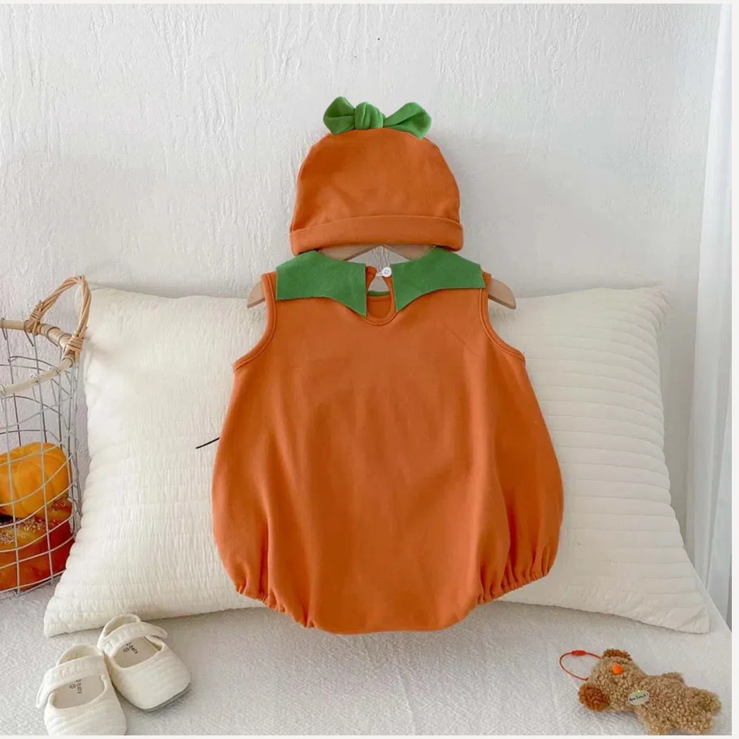 Halloween Costume Cute Pumpkin Face! Baby Girl Pumpkin Jumpsuit Two-Piece Set, Funny Pumpkin Face and Hat with Words, Suitable for [Da - Likely Incomplete Word, Needs Context].